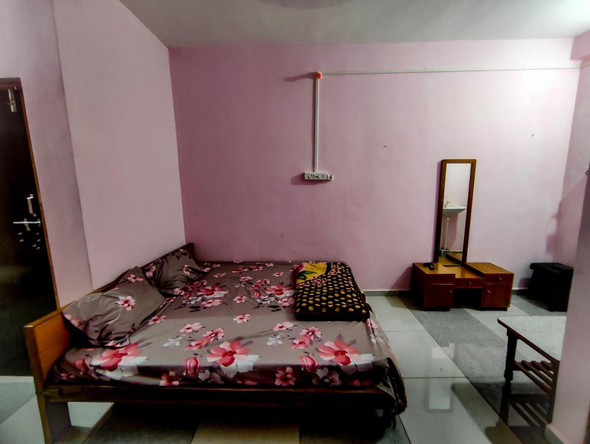 Krishna Homestay Garudeshwar Εξωτερικό φωτογραφία